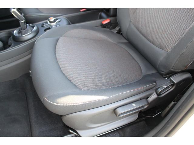 MINI クーパーD クロスオーバー ワンオーナー 禁煙車 純正ナビバックカメラ ハンズフリーパワーバックドア アクティブクルコン ユニオンジャックテール LEDヘッドランプ コンフォートアクセス(21枚目)