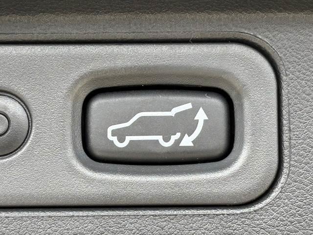デリカＤ：５ シャモニー　登録済未使用車　オートステップ　７人乗り　両側パワースライド　ハーフレザー　全周囲カメラ　軽減ブレーキ　レーンキープ　電動リアゲート　シートヒーター　クルーズコントロール　ブラインドスポットモニター（9枚目）