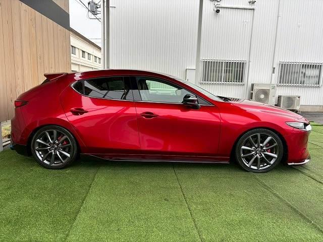 ＭＡＺＤＡ３ファストバック ＸＤバーガンディ　セレクション　禁煙　シグネチャーエアロ　ＢＬＩＴＺ車高調　ＢＯＳＥサウンド　全周囲カメラ　ヘッドアップディスプレイ　ブラインドスポットモニター　フルセグ　シートヒーター　ステアリングヒーター　ＨＤＭＩ　軽減ブレーキ（17枚目）