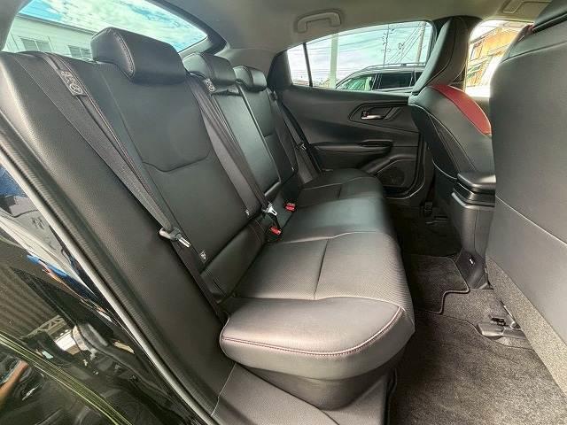 プリウス Ｚ　禁煙　デジタルインナミラー　ＨＤＭＩ接続　シートクーラー　シートヒーター　パーキングアシスト　ワイヤレス充電　シートメモリ　ブラインドスポットモニター　フルセグ　コーナーセンサー　電動リアゲート（13枚目）