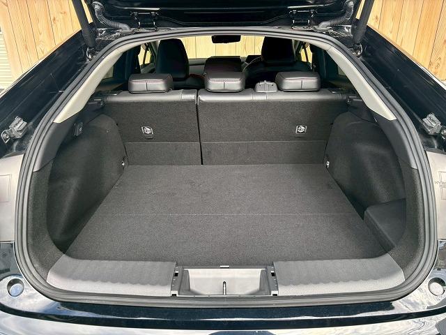 プリウス Ｚ　禁煙　デジタルインナミラー　ＨＤＭＩ接続　シートクーラー　シートヒーター　パーキングアシスト　ワイヤレス充電　シートメモリ　ブラインドスポットモニター　フルセグ　コーナーセンサー　電動リアゲート（39枚目）