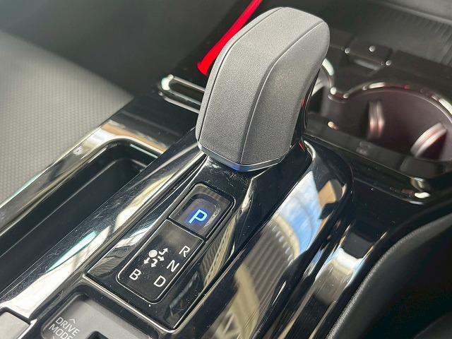 プリウス Ｚ　禁煙　デジタルインナミラー　ＨＤＭＩ接続　シートクーラー　シートヒーター　パーキングアシスト　ワイヤレス充電　シートメモリ　ブラインドスポットモニター　フルセグ　コーナーセンサー　電動リアゲート（52枚目）