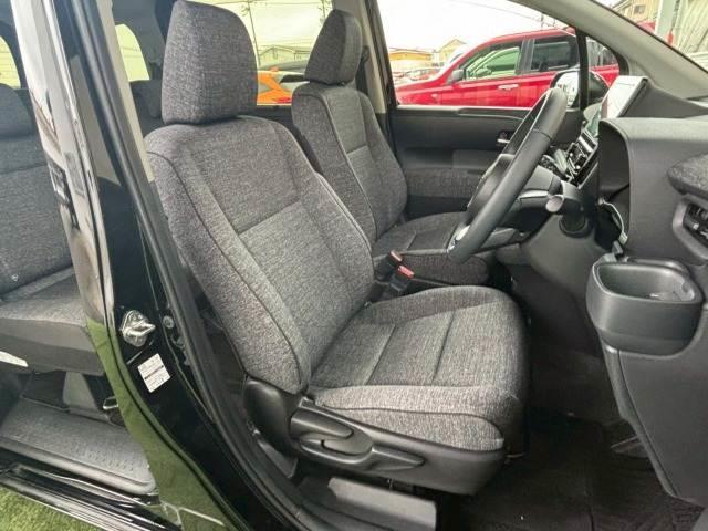 シエンタ ハイブリッドＺ　ワンオーナー　禁煙　トヨタチームメイト　全周囲カメラ　１０．５インチナビ　純正１５インチアルミ　シートヒーター　フルセグ　ブラインドスポットモニター　パーキングアシスト　１５００Ｗコンセント　ＥＴＣ（11枚目）