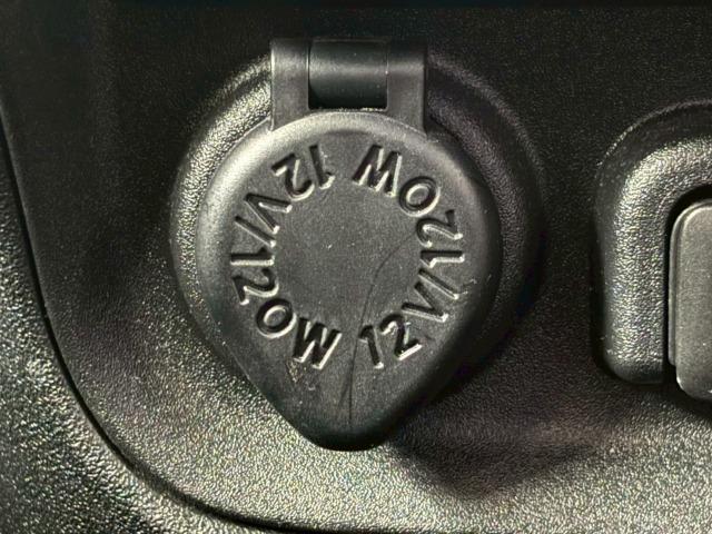 シエンタ ハイブリッドＺ　ワンオーナー　禁煙　トヨタチームメイト　全周囲カメラ　１０．５インチナビ　純正１５インチアルミ　シートヒーター　フルセグ　ブラインドスポットモニター　パーキングアシスト　１５００Ｗコンセント　ＥＴＣ（57枚目）