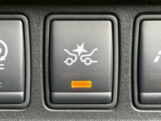 【衝突軽減ブレーキ】万が一のときにレーダーやセンサーなどが前方障害物や車両などを検知し、衝突の可能性がある際に緊急ブレーキをかける機能です。