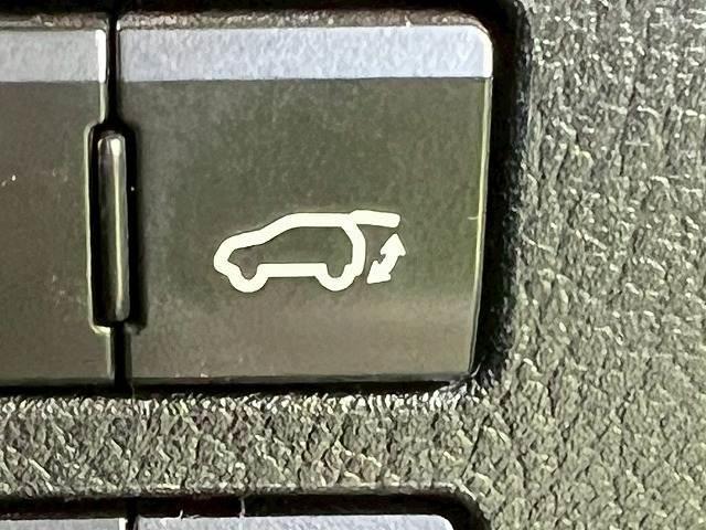 NX NX300h Fスポーツ 禁煙 サンルーフ 三眼LEDヘッドライト 赤革シート シートクーラー 衝突軽減 レーダークルーズコントロール クリアランスソナー 電動リアゲート メモリー機能付パワーシート ステアリングヒーター(9枚目)