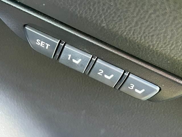 NX NX300h Fスポーツ 禁煙 サンルーフ 三眼LEDヘッドライト 赤革シート シートクーラー 衝突軽減 レーダークルーズコントロール クリアランスソナー 電動リアゲート メモリー機能付パワーシート ステアリングヒーター(11枚目)