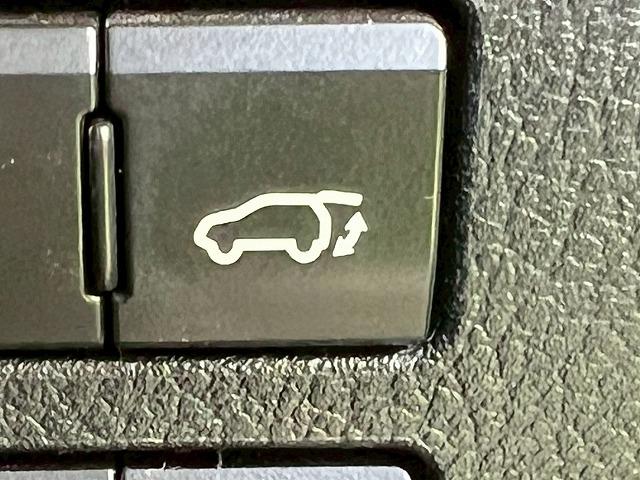 NX NX300h Fスポーツ 禁煙 サンルーフ 三眼LEDヘッドライト 赤革シート シートクーラー 衝突軽減 レーダークルーズコントロール クリアランスソナー 電動リアゲート メモリー機能付パワーシート ステアリングヒーター(67枚目)