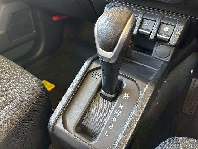 ジムニー ＸＣ　禁煙　８インチナビ　衝突軽減ブレーキ　レーンキープ　ＬＥＤヘッドライト　スマートキー　プッシュスタート　ＥＴＣ　シートヒーター　ダウンヒルアシストコントロール　フルセグ　バックカメラ　オートエアコン（72枚目）