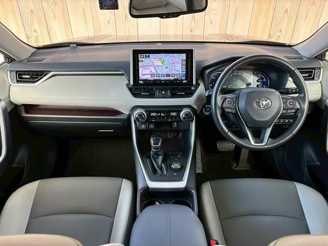 RAV4 HYBRID G 1オーナー 禁煙 9型ナビ 衝突軽減 レーダークルーズコントロール ブラインドスポットモニター リアクロストラフィックブレーキ メモリー機能付きパワーシート 電動リアゲート ステアリングヒーター(3枚目)
