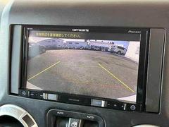 【バックモニター】を装備しております。リアカメラの映像がカラーで映し出されますので日々の駐車も安心安全です。 5