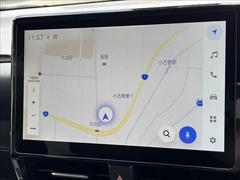 トヨタ純正ディスプレイオーディオ搭載。フルセグＴＶ視聴、ラジオ視聴やＢｌｕｅｔｏｏｔｈ接続など可能となっております。 3