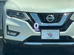 【ヘッドアップディスプレイ（ＨＵＤ）】を装備しております。スピードメーターやクルーズコントロールなどの作動状況が視線をなるべく落とさずに確認できます。 7