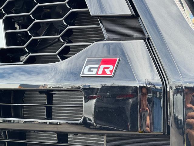 ハイラックス Ｚ　ＧＲスポーツ　純正８インチＤＡ　ハードトノカバー　パノラミックビューモニター　ＧＲサイドステップ　ＧＲドレスアップマフラー　ベッドライナー　赤キャリパー　パワーシート　ＥＴＣ　リアデフロック　トランスファー切替（12枚目）