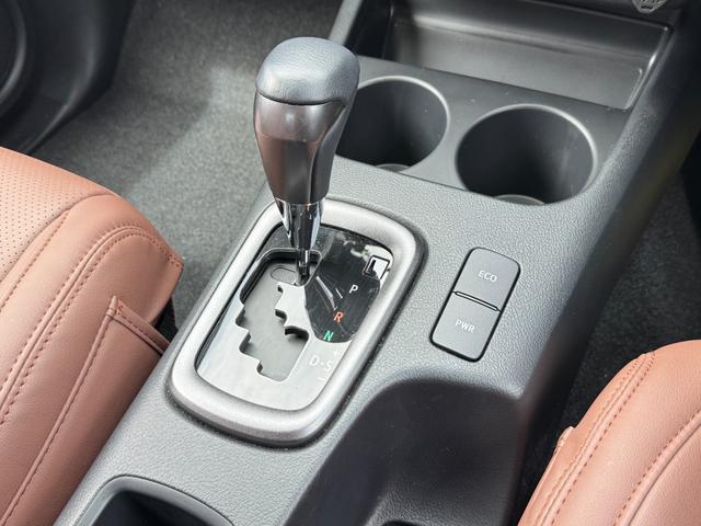 ハイラックス Ｚ　ＧＲスポーツ　純正８インチＤＡ　ハードトノカバー　パノラミックビューモニター　ＧＲサイドステップ　ＧＲドレスアップマフラー　ベッドライナー　赤キャリパー　パワーシート　ＥＴＣ　リアデフロック　トランスファー切替（50枚目）