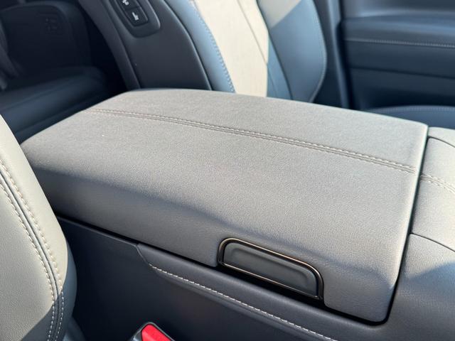 アルファードハイブリッド Ｚ　１３．２型後席モニター　ＨＵＤ　デジタルインナーミラー　寒冷地仕様　トヨタチームメイト　パノラミックビューモニター　アドバンストパーク　ブラインドスポットモニター　純正ナビ　ドライブレコーダー　ＥＴＣ（56枚目）