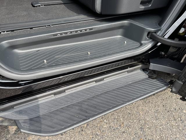 TOYOTA ALPHARD HYBRID EXECUTIVE LOUNGE