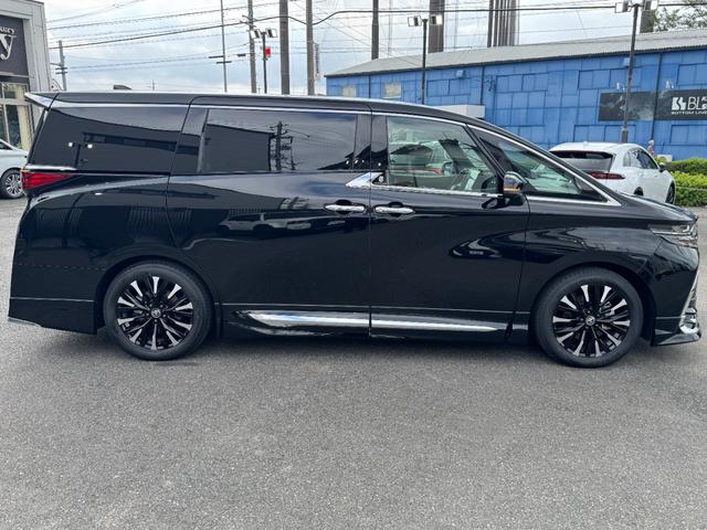 TOYOTA ALPHARD HYBRID EXECUTIVE LOUNGE