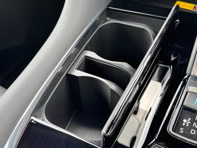 TOYOTA ALPHARD HYBRID EXECUTIVE LOUNGE