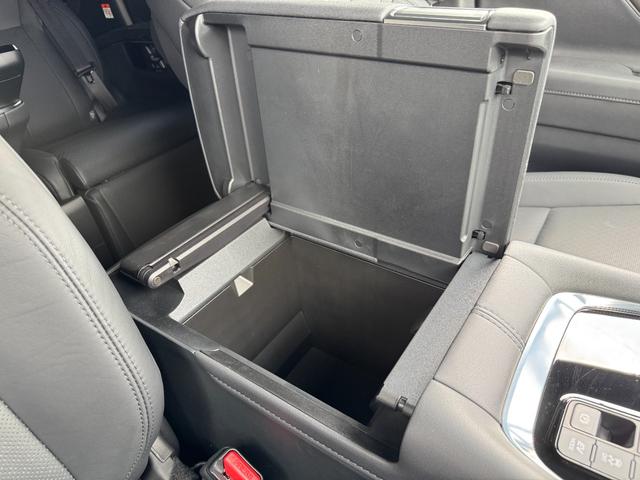 TOYOTA ALPHARD HYBRID EXECUTIVE LOUNGE