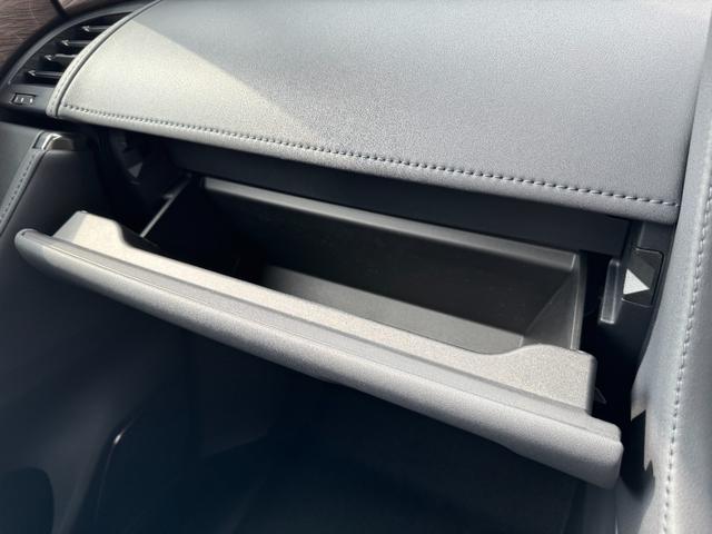 TOYOTA ALPHARD HYBRID EXECUTIVE LOUNGE