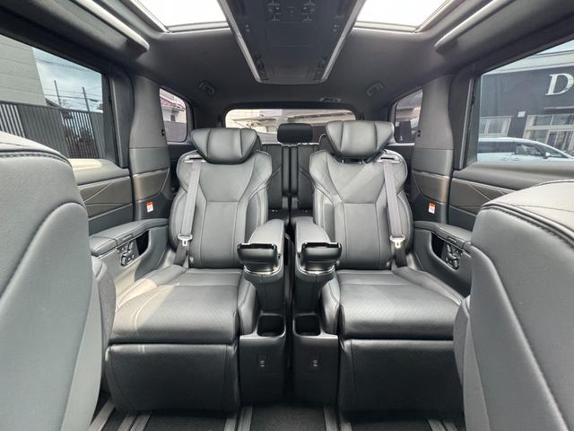 TOYOTA ALPHARD HYBRID EXECUTIVE LOUNGE