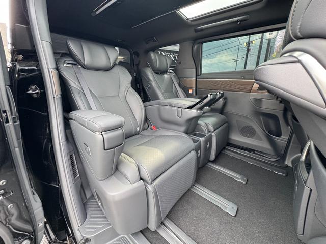 TOYOTA ALPHARD HYBRID EXECUTIVE LOUNGE