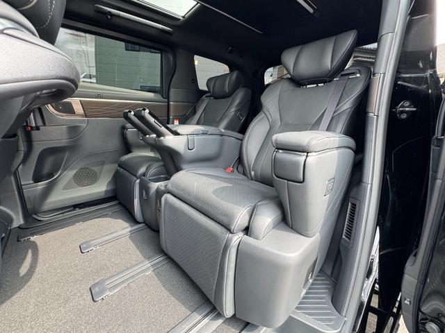 TOYOTA ALPHARD HYBRID EXECUTIVE LOUNGE