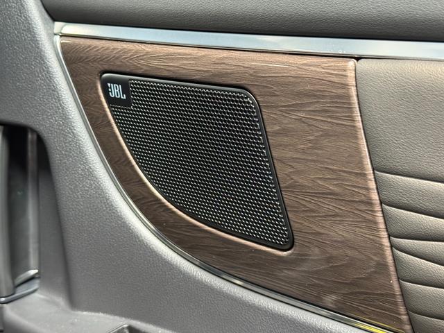 TOYOTA ALPHARD HYBRID EXECUTIVE LOUNGE