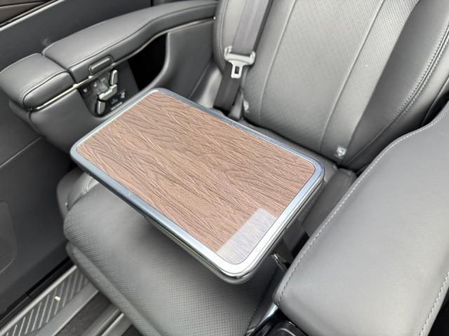 TOYOTA ALPHARD HYBRID EXECUTIVE LOUNGE