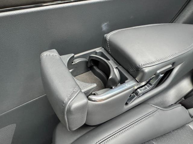 TOYOTA ALPHARD HYBRID EXECUTIVE LOUNGE