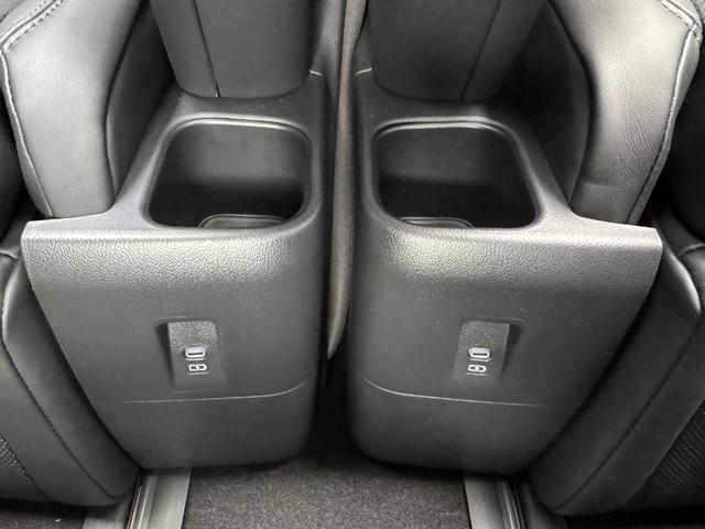 TOYOTA ALPHARD HYBRID EXECUTIVE LOUNGE