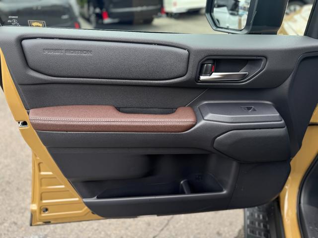 ランドクルーザー250 ZX JBLサウンド 丸目ヘッドライト ムーンルーフ ルーフレール パノラミックビューモニター フルセグTV 純正12.3型ナビ デジタルインナーミラー シートエアコン 電動格納サードシート ワイヤレス充電(27枚目)