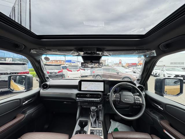 ランドクルーザー250 ZX JBLサウンド 丸目ヘッドライト ムーンルーフ ルーフレール パノラミックビューモニター フルセグTV 純正12.3型ナビ デジタルインナーミラー シートエアコン 電動格納サードシート ワイヤレス充電(33枚目)