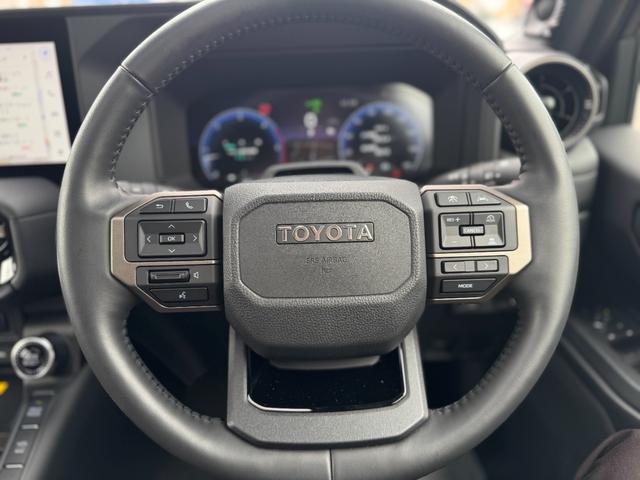 ランドクルーザー250 ZX JBLサウンド 丸目ヘッドライト ムーンルーフ ルーフレール パノラミックビューモニター フルセグTV 純正12.3型ナビ デジタルインナーミラー シートエアコン 電動格納サードシート ワイヤレス充電(36枚目)