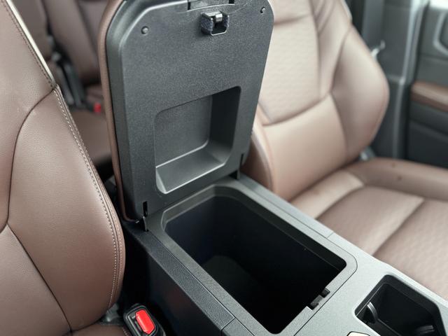 ランドクルーザー250 ZX JBLサウンド 丸目ヘッドライト ムーンルーフ ルーフレール パノラミックビューモニター フルセグTV 純正12.3型ナビ デジタルインナーミラー シートエアコン 電動格納サードシート ワイヤレス充電(62枚目)