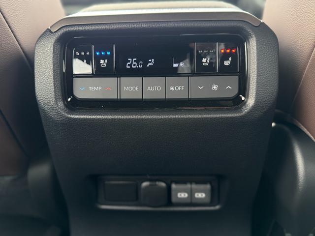 ランドクルーザー250 ZX JBLサウンド 丸目ヘッドライト ムーンルーフ ルーフレール パノラミックビューモニター フルセグTV 純正12.3型ナビ デジタルインナーミラー シートエアコン 電動格納サードシート ワイヤレス充電(64枚目)