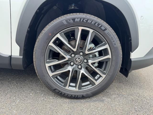 カローラクロス ハイブリッド Z 年次改モデル パノラミックビューモニター ブラインドスポットモニター トヨタチームメイト アドバンストパーク パワーバックドア ステアリングヒーター ラゲージアクティブボックス トノカバー フルセグ(25枚目)