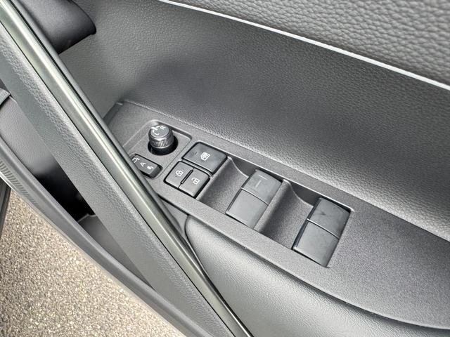 カローラクロス ハイブリッド Z 年次改モデル パノラミックビューモニター ブラインドスポットモニター トヨタチームメイト アドバンストパーク パワーバックドア ステアリングヒーター ラゲージアクティブボックス トノカバー フルセグ(32枚目)