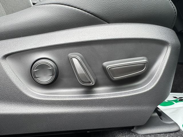 カローラクロス ハイブリッド Z 年次改モデル パノラミックビューモニター ブラインドスポットモニター トヨタチームメイト アドバンストパーク パワーバックドア ステアリングヒーター ラゲージアクティブボックス トノカバー フルセグ(33枚目)