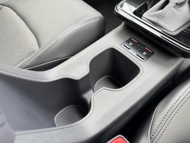 カローラクロス ハイブリッド Z 年次改モデル パノラミックビューモニター ブラインドスポットモニター トヨタチームメイト アドバンストパーク パワーバックドア ステアリングヒーター ラゲージアクティブボックス トノカバー フルセグ(47枚目)