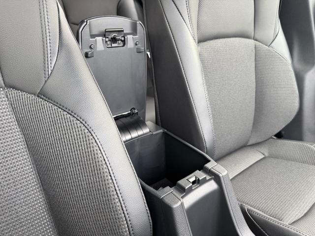 カローラクロス ハイブリッド Z 年次改モデル パノラミックビューモニター ブラインドスポットモニター トヨタチームメイト アドバンストパーク パワーバックドア ステアリングヒーター ラゲージアクティブボックス トノカバー フルセグ(50枚目)