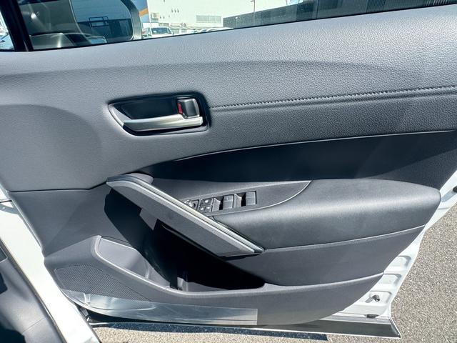 カローラクロス ハイブリッド Z モデリスタエアロ パノラマルーフ パノラミックビューモニター ブラインドスポットモニター アダプティブハイビーム ステアリングヒーター 安心降車アシスト アクセサリーコンセント ナノイーX 後期モデル(34枚目)