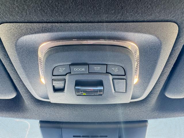 カローラクロス ハイブリッド Z モデリスタエアロ パノラマルーフ パノラミックビューモニター ブラインドスポットモニター アダプティブハイビーム ステアリングヒーター 安心降車アシスト アクセサリーコンセント ナノイーX 後期モデル(37枚目)