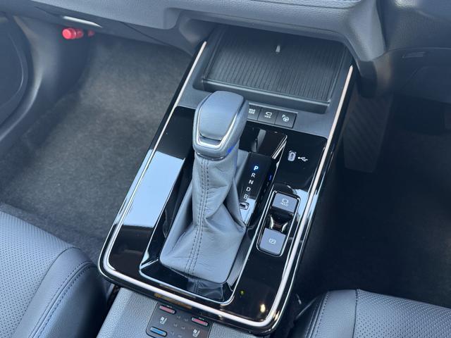 カローラクロス ハイブリッド Z モデリスタエアロ パノラマルーフ パノラミックビューモニター ブラインドスポットモニター アダプティブハイビーム ステアリングヒーター 安心降車アシスト アクセサリーコンセント ナノイーX 後期モデル(44枚目)