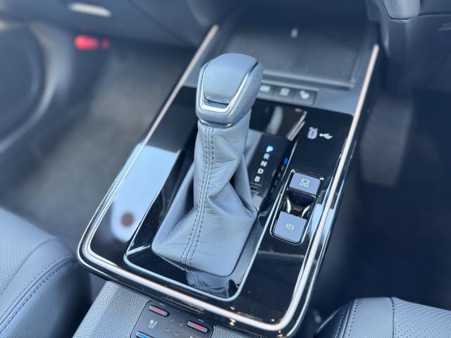 カローラクロス ハイブリッド Z モデリスタエアロ パノラマルーフ パノラミックビューモニター ブラインドスポットモニター アダプティブハイビーム ステアリングヒーター 安心降車アシスト アクセサリーコンセント ナノイーX 後期モデル(47枚目)