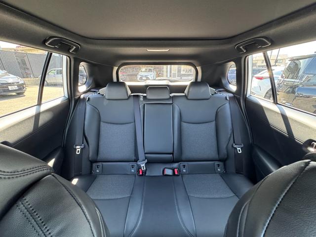 カローラクロス ハイブリッド Z モデリスタエアロ パノラマルーフ パノラミックビューモニター ブラインドスポットモニター アダプティブハイビーム ステアリングヒーター 安心降車アシスト アクセサリーコンセント ナノイーX 後期モデル(62枚目)