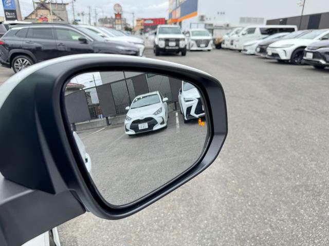 ヴォクシー ハイブリッドS-Z 快適利便パッケージ ユニバーサルステップ デジタルインナーミラー トヨタチームメイト アドバンストパーク パノラミックビューモニター ブラインドスポットモニター ヘッドアップディスプレイ ワンオーナー(29枚目)