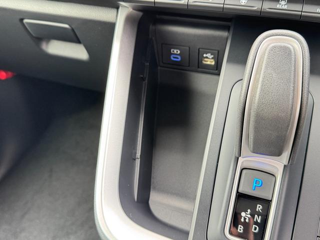 ヴォクシー ハイブリッドS-Z 快適利便パッケージ ユニバーサルステップ デジタルインナーミラー トヨタチームメイト アドバンストパーク パノラミックビューモニター ブラインドスポットモニター ヘッドアップディスプレイ ワンオーナー(50枚目)