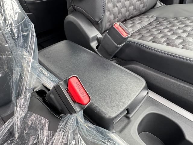 ヴォクシー ハイブリッドS-Z 快適利便パッケージ ユニバーサルステップ デジタルインナーミラー トヨタチームメイト アドバンストパーク パノラミックビューモニター ブラインドスポットモニター ヘッドアップディスプレイ ワンオーナー(54枚目)